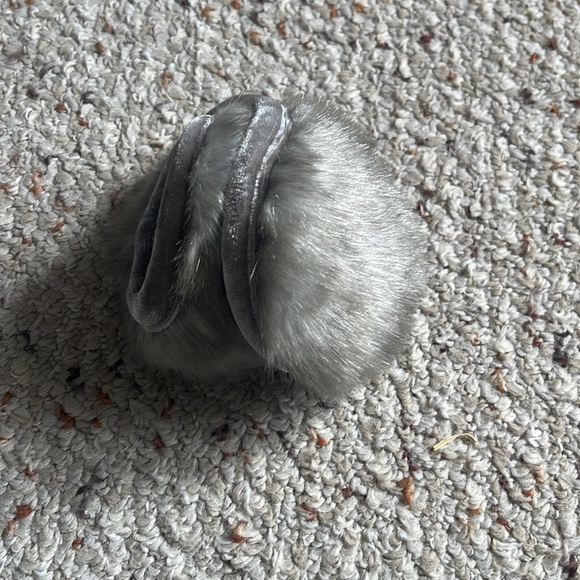 BRAND NEW Earmuffs - Picture 2 of 2